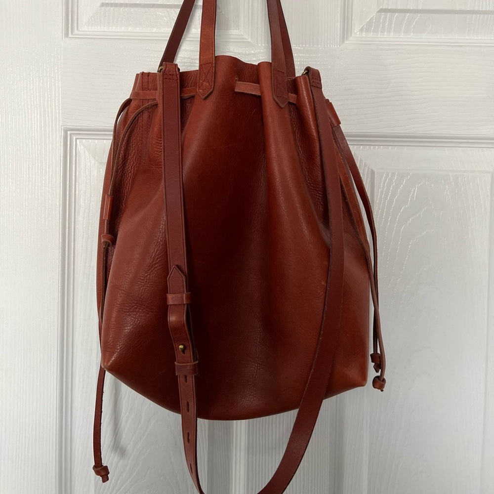 Madewell transport bucket bag. English leather.